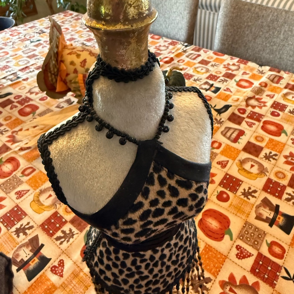 Cute Necklace Holder - Picture 8 of 8